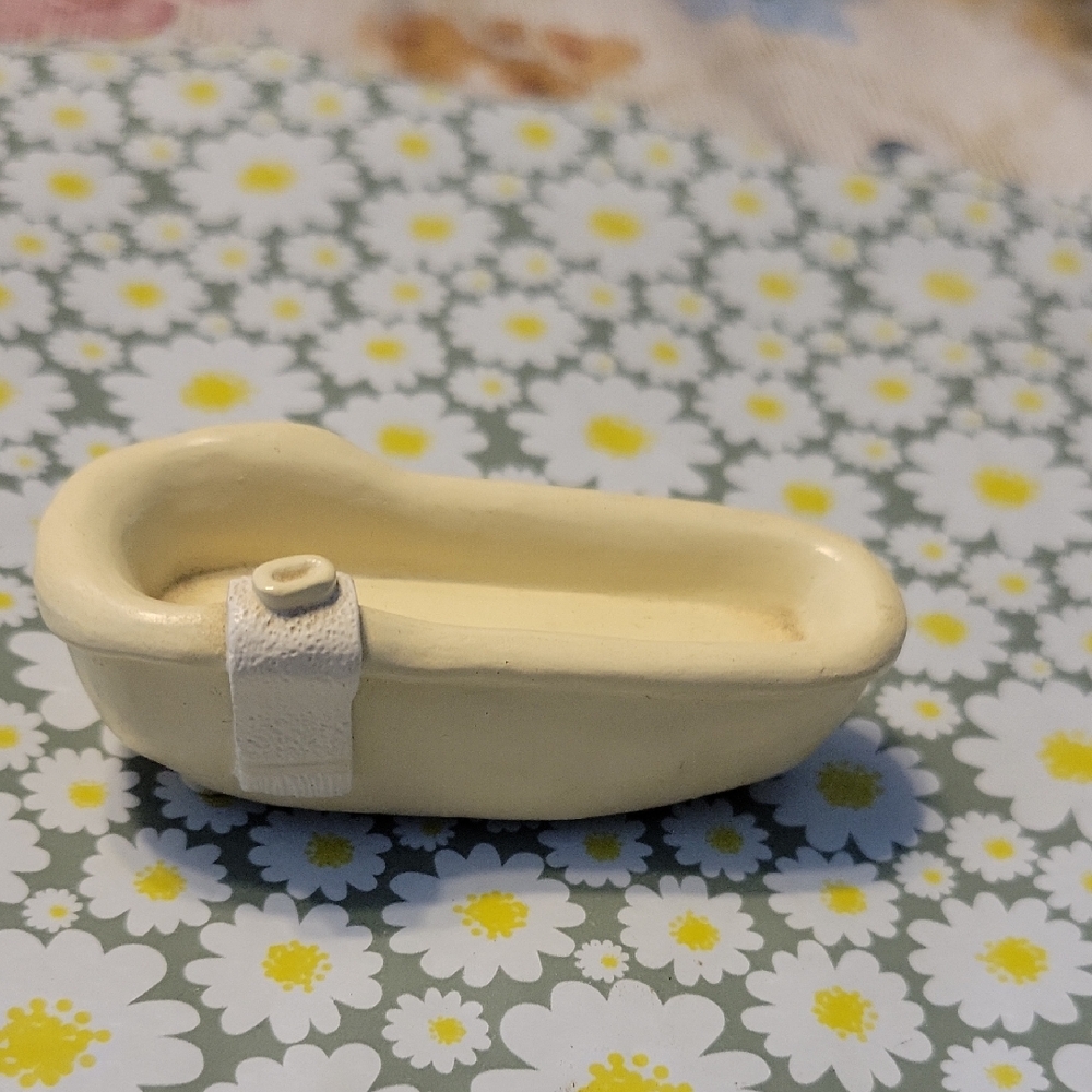 Cream Miniature Bathtub Decor